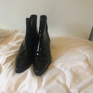 Pointed Chelsea boots